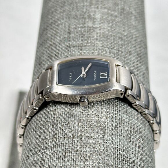 Fossil Watch Womens 20mm Blue Dial Steel Silver Tone 6.5\